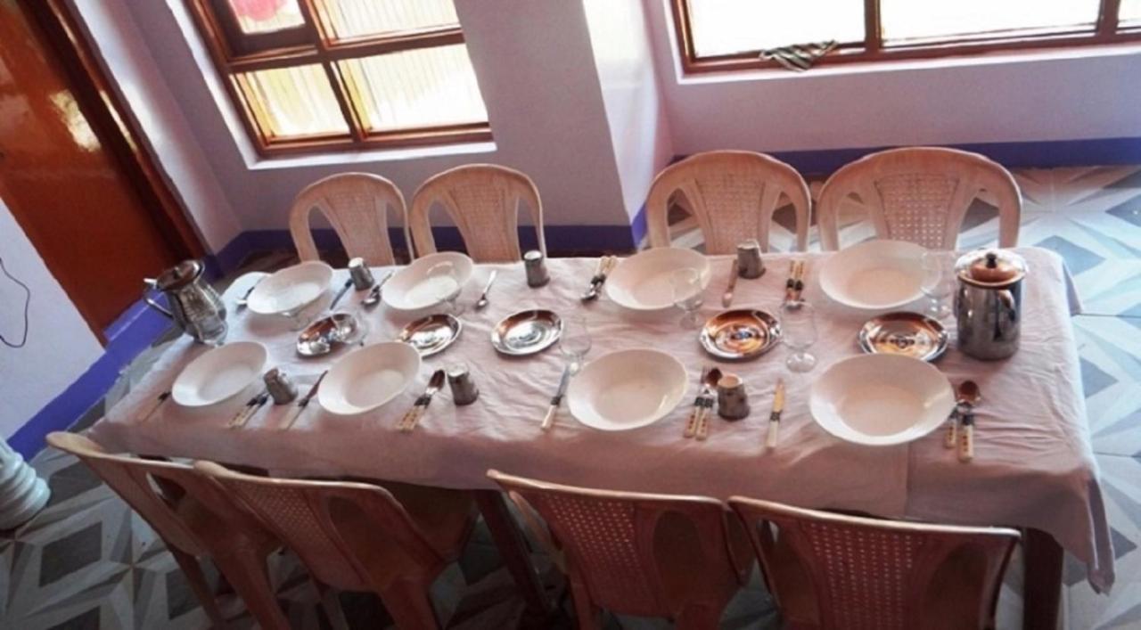 Hayat Hotel Pahalgām Buitenkant foto