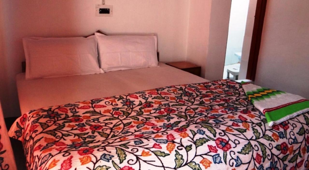 Hayat Hotel Pahalgām Buitenkant foto