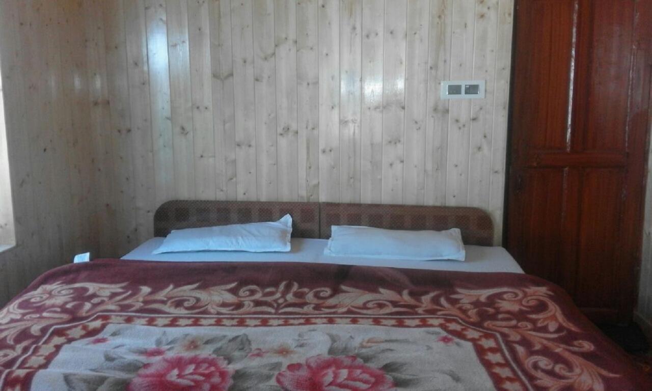 Hayat Hotel Pahalgām Buitenkant foto