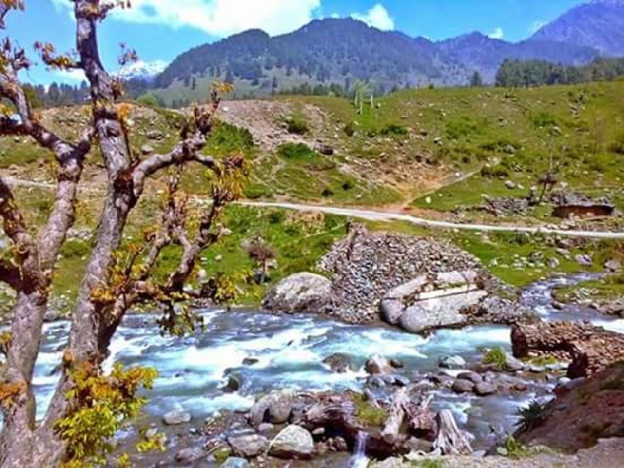 Hayat Hotel Pahalgām Buitenkant foto