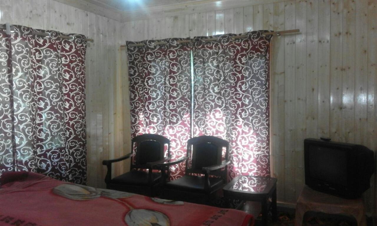 Hayat Hotel Pahalgām Buitenkant foto