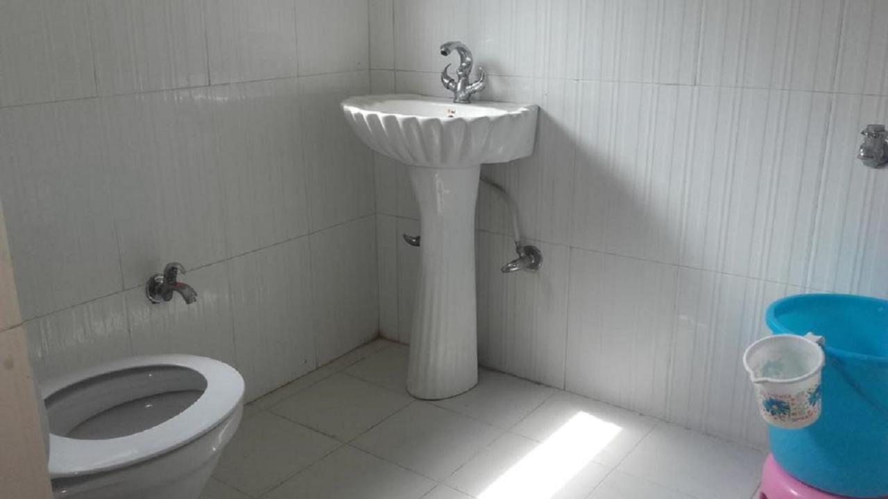 Hayat Hotel Pahalgām Buitenkant foto